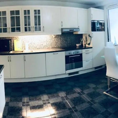 ***upscale***city Center* Guest house *